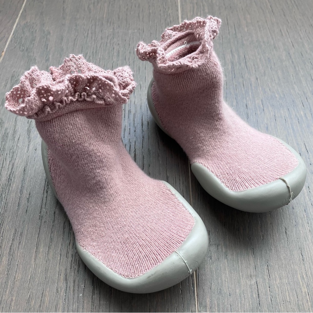 Collegien Slippers Size 22/23 Pink Ruffle Baby Booties